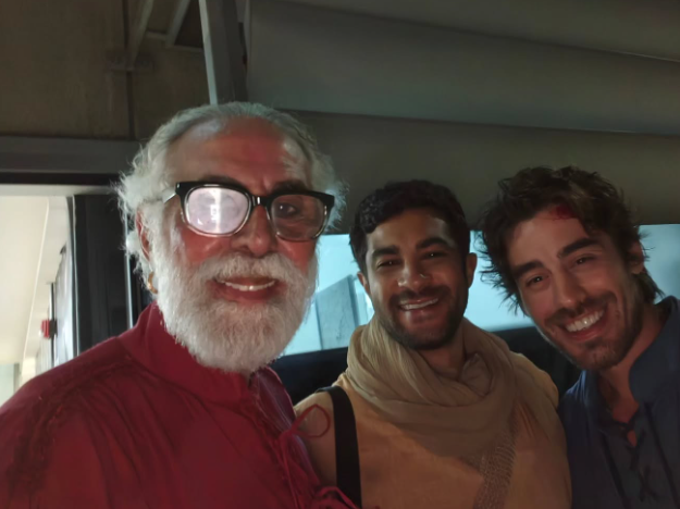 Anselmo Vasconcellos elogia colegas de elenco de Ben-Hur ao posar nos bastidores